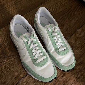 Nike Seafoam Green Tennis Shoes
